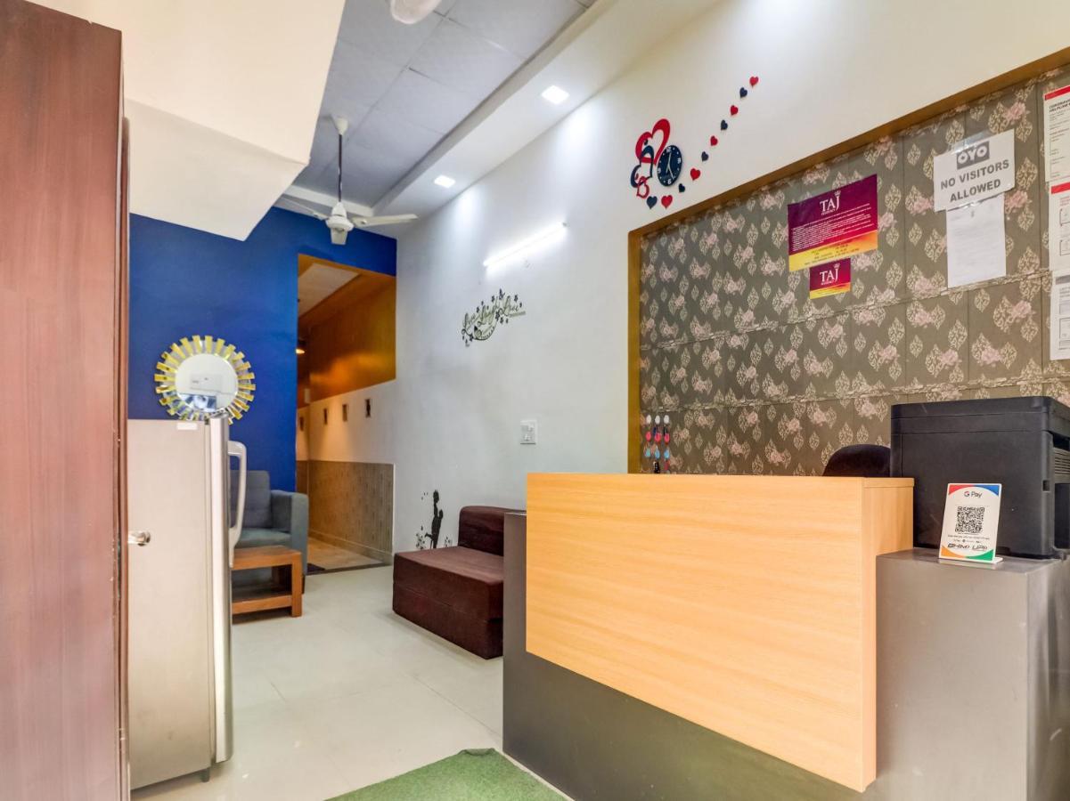 Oyo 74060 Taj Residency Hotel New Delhi Bagian luar foto