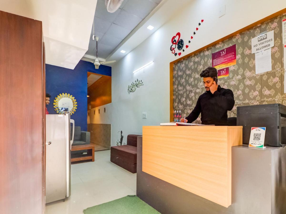 Oyo 74060 Taj Residency Hotel New Delhi Bagian luar foto